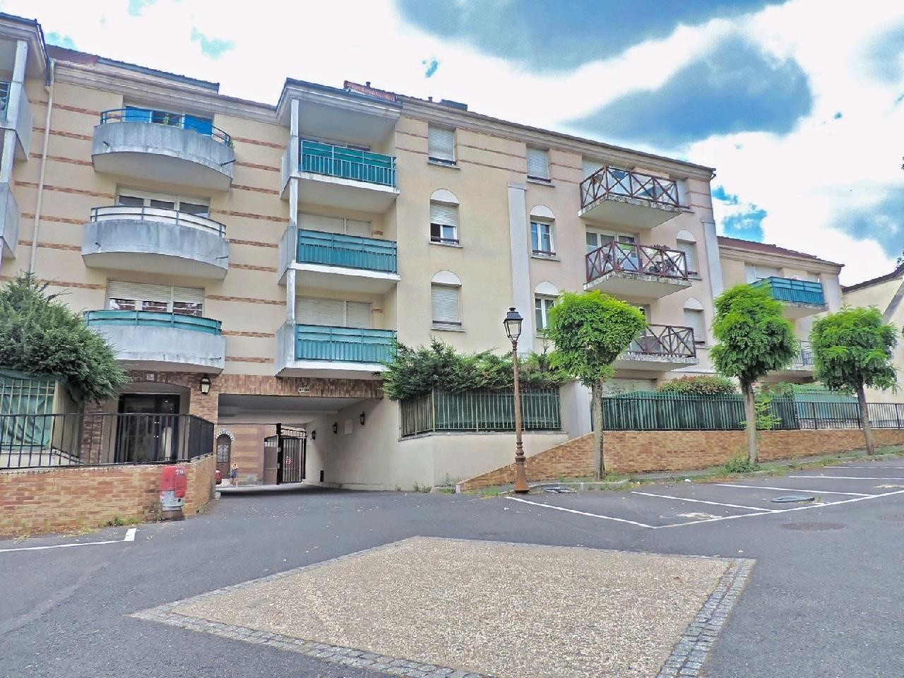 vente SAINT BRICE SOUS FORET En plein centre-ville, dans