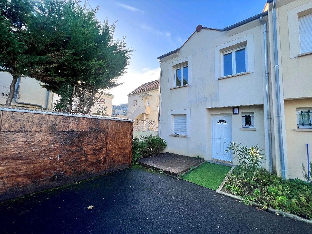Vente SAINT BRICE SOUS FORET Maison avec jardin et 2 places